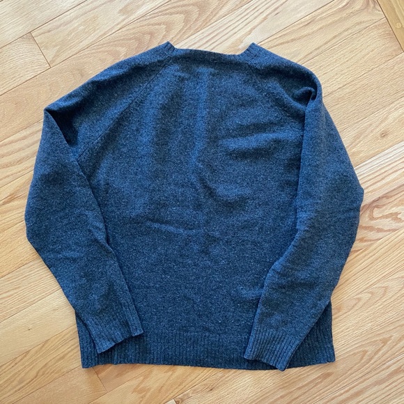 Men’s J. Crew V-Neck Wool Sweater - Picture 2 of 3